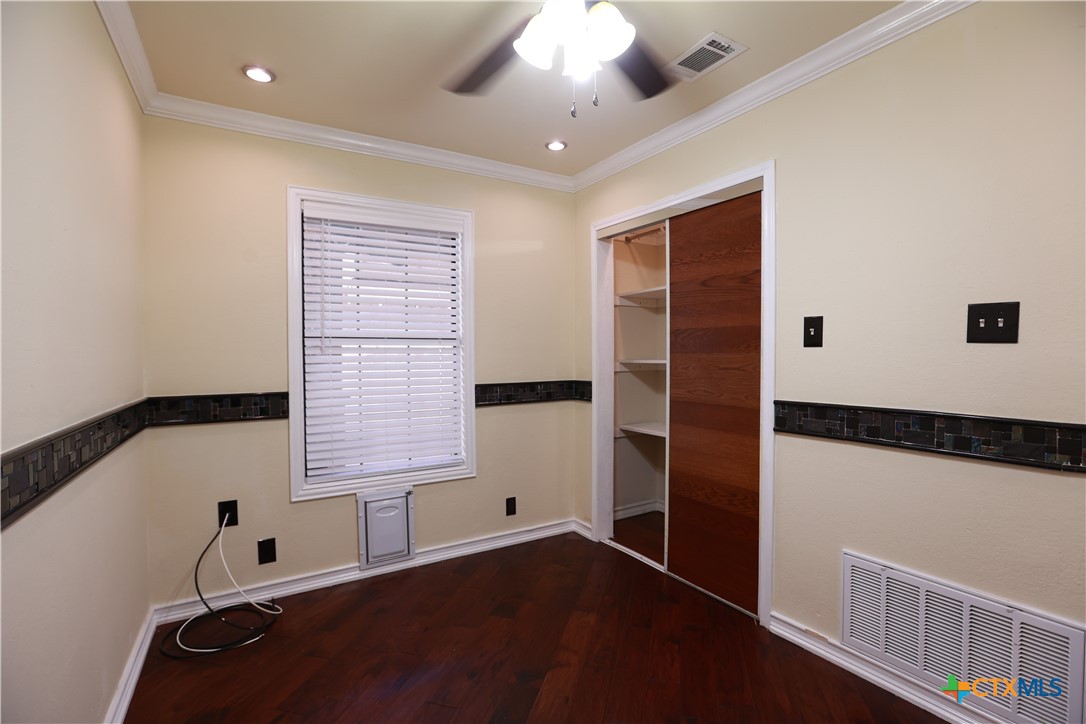 2706 Bowie Trail Temple, TX 76502 - Photo 11 of 25 a view of a hallway with windows