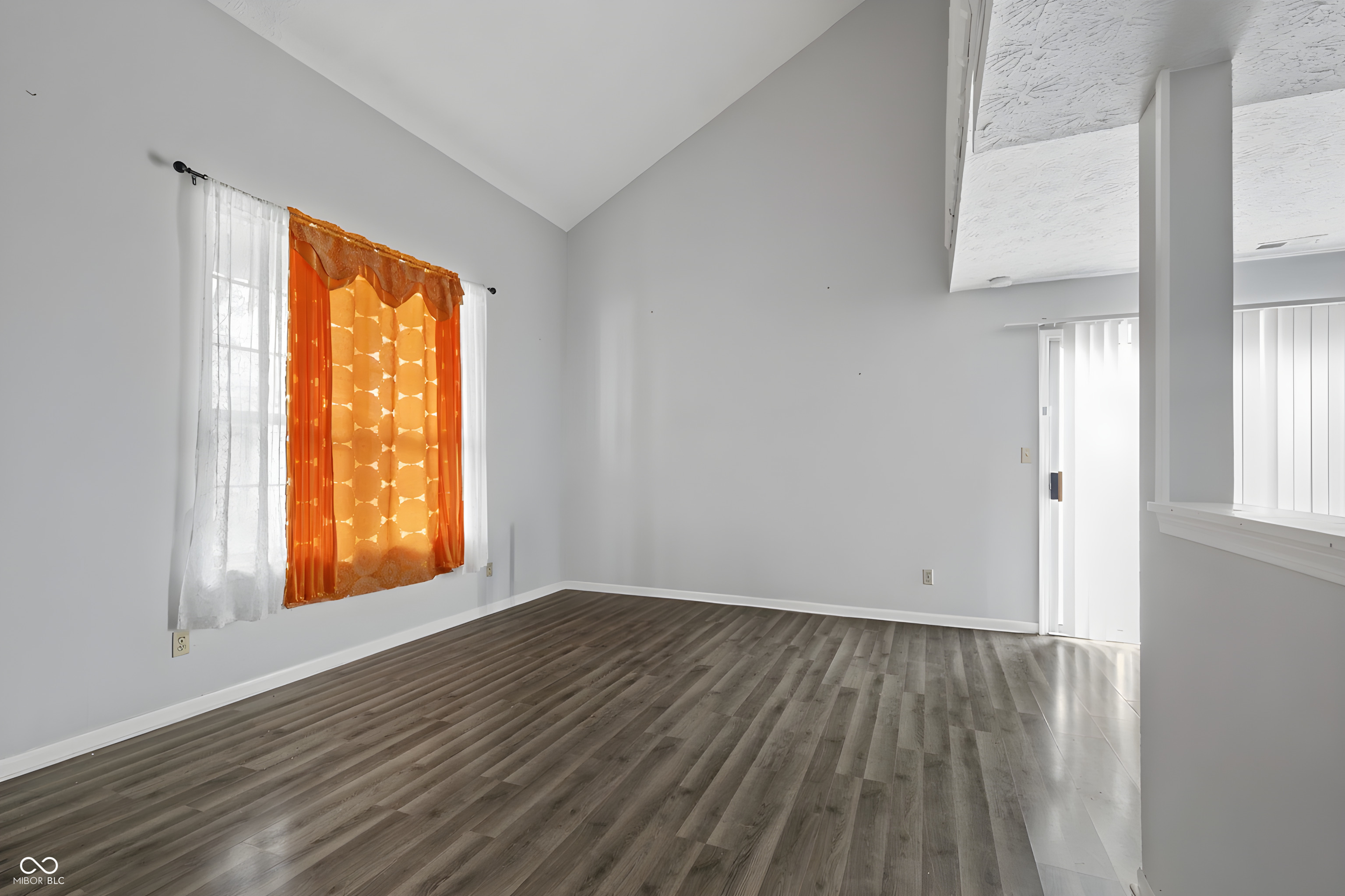 2524 Chaseway Court Indianapolis, IN 46268 - Photo 8 of 25