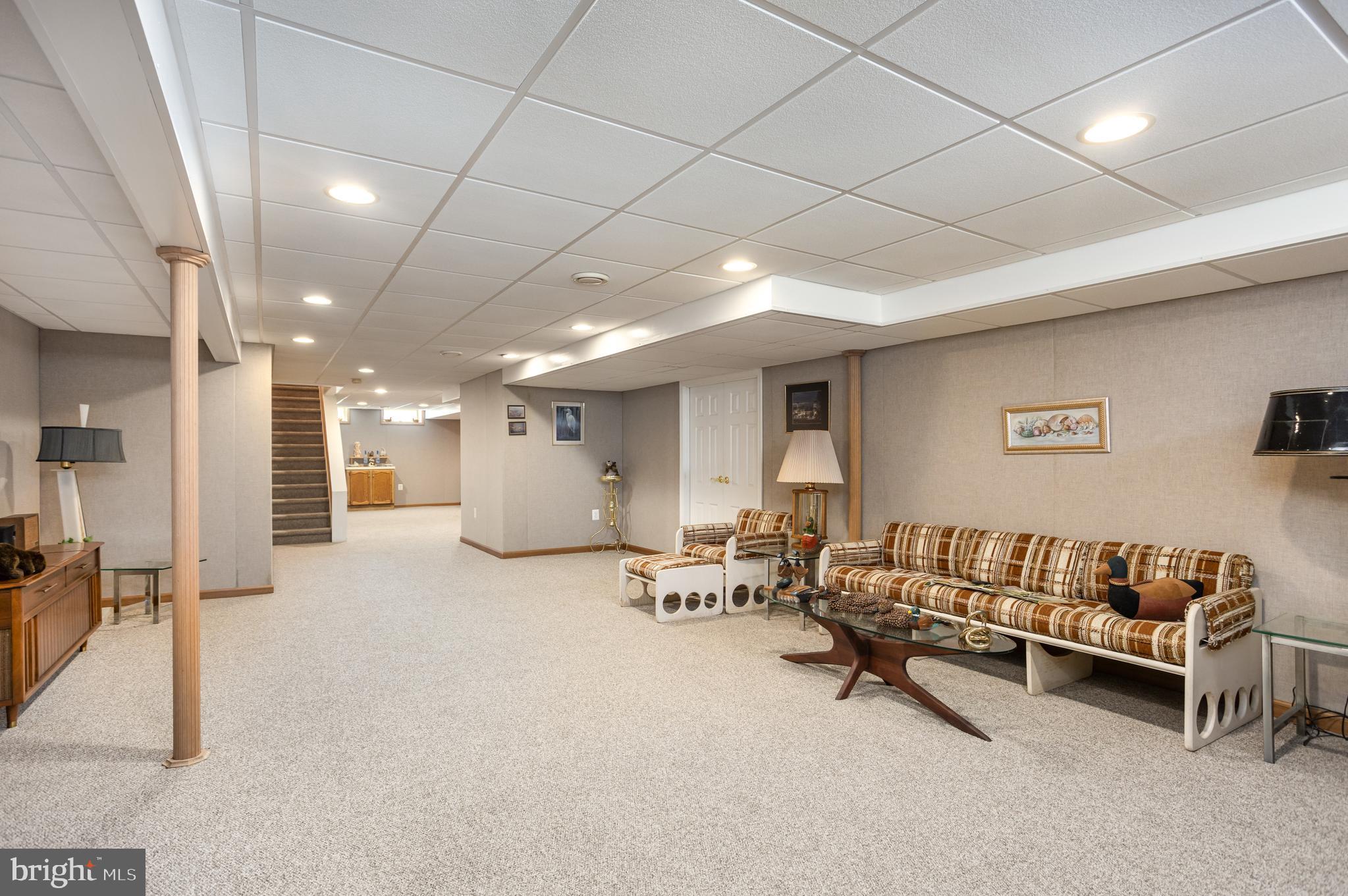 7252 Meadow Lane Baltimore, MD 21222 - Photo 50 of 80 a living room with furniture