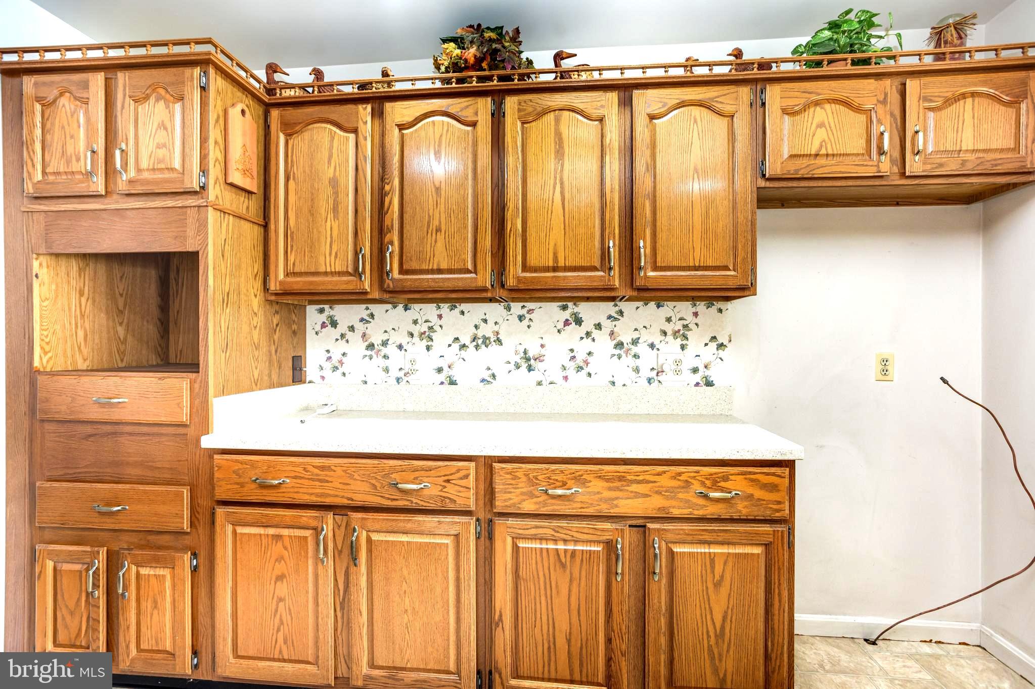 7252 Meadow Lane Baltimore, MD 21222 - Photo 5 of 80 a view of a entryway