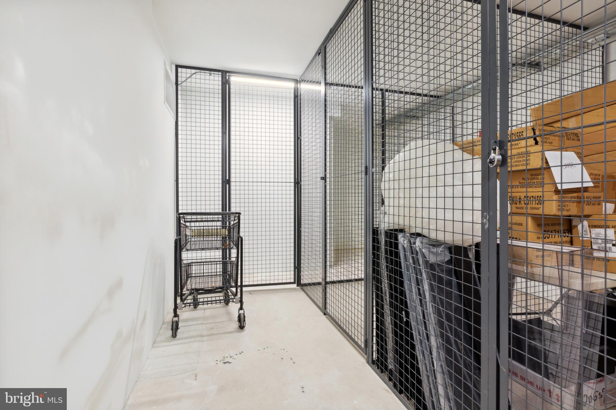 815 King Street, Unit 4E Alexandria, VA 22314 - Photo 24 of 27 a view of entryway