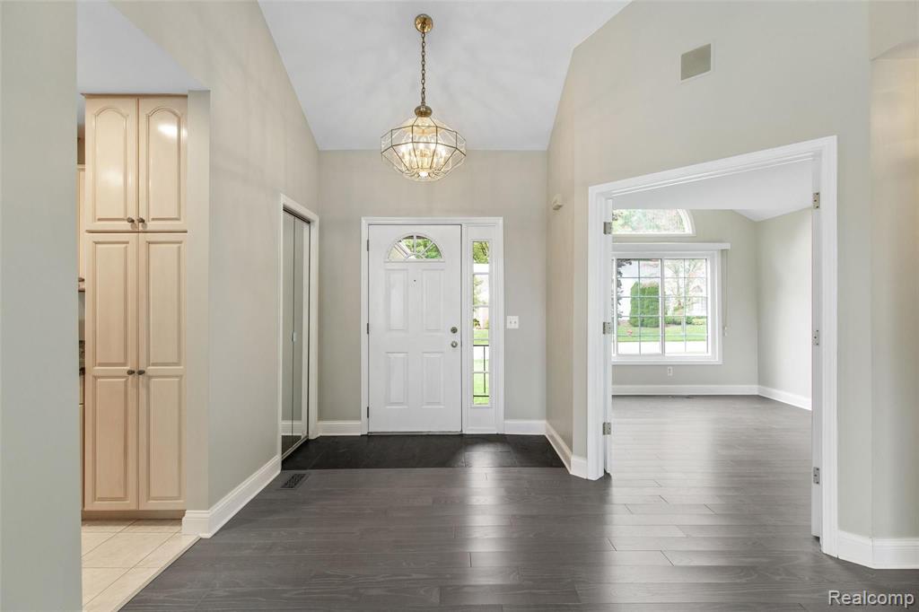 3327 Fairgrove Terrace Rochester Hills, MI 48309 - Photo 8 of 55