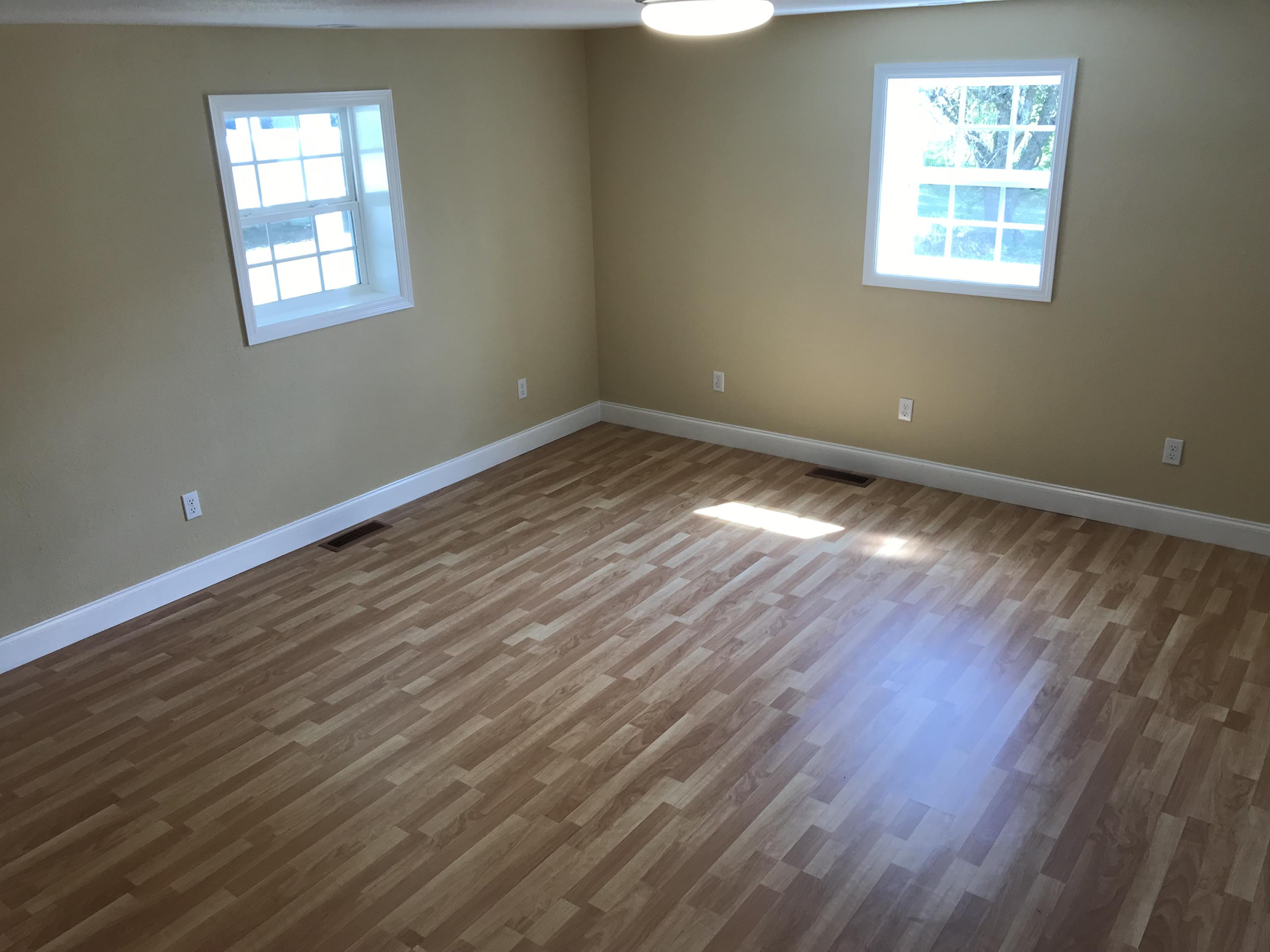9112 Vonore Road Loudon, TN 37774 - Photo 2 of 23 Living Room