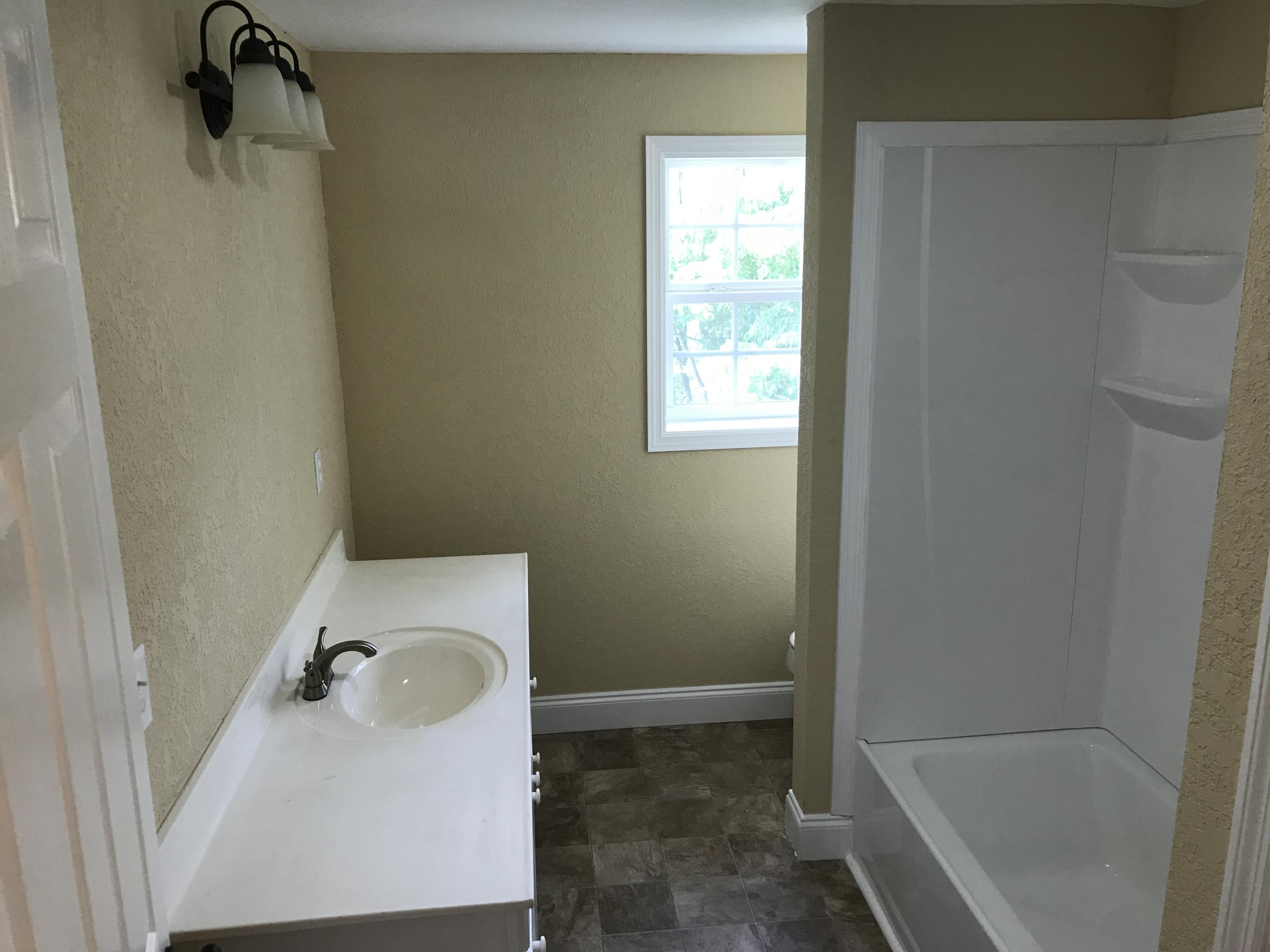 9112 Vonore Road Loudon, TN 37774 - Photo 12 of 23 Bathroom Full