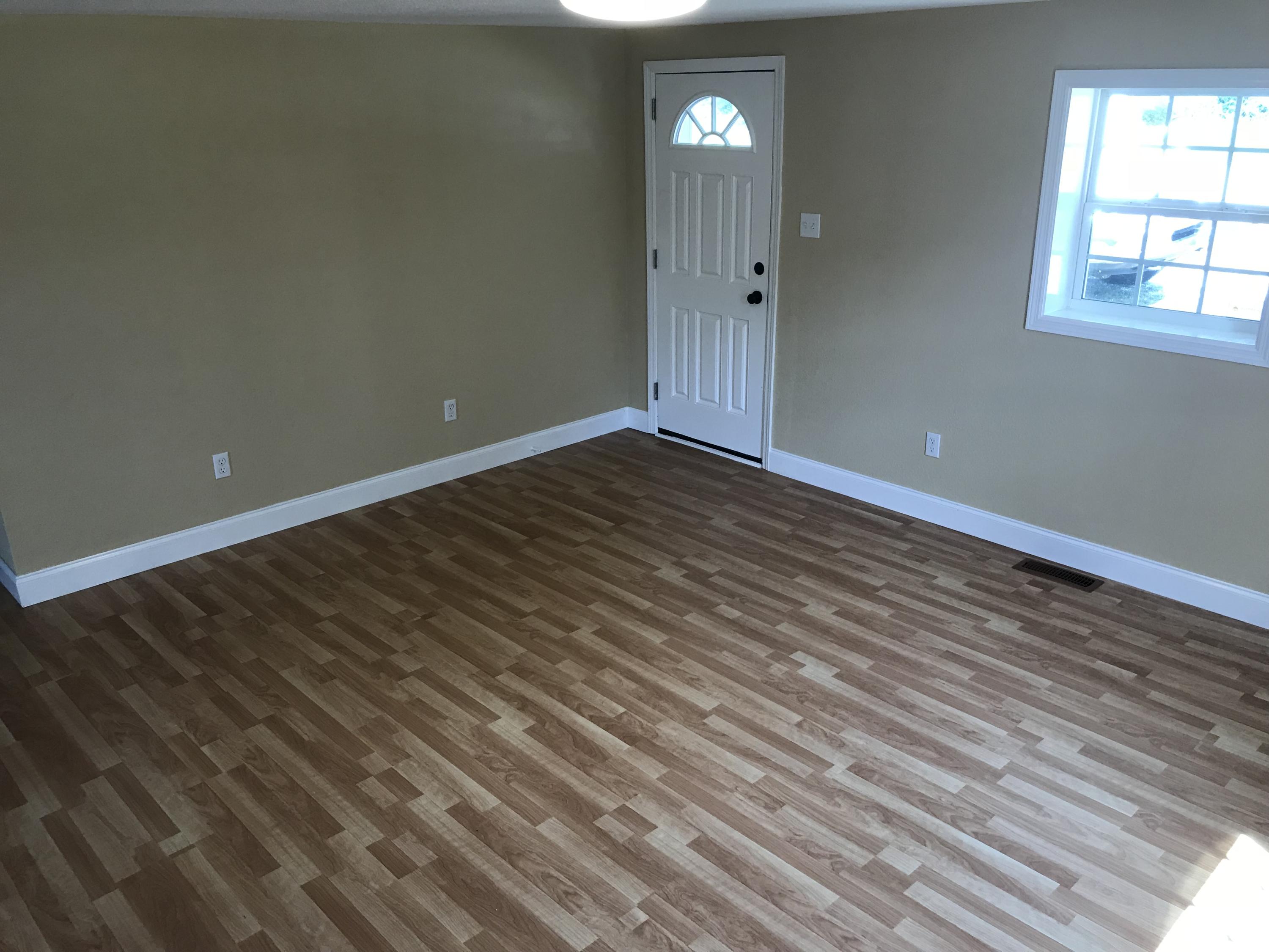 9112 Vonore Road Loudon, TN 37774 - Photo 3 of 23 Living Room