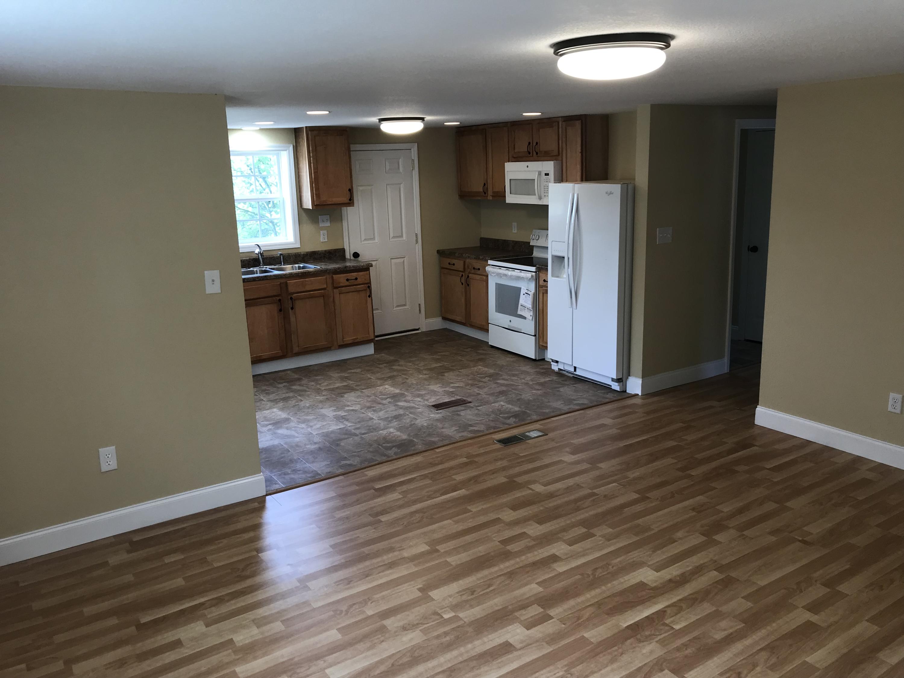 9112 Vonore Road Loudon, TN 37774 - Photo 4 of 23 Living Room