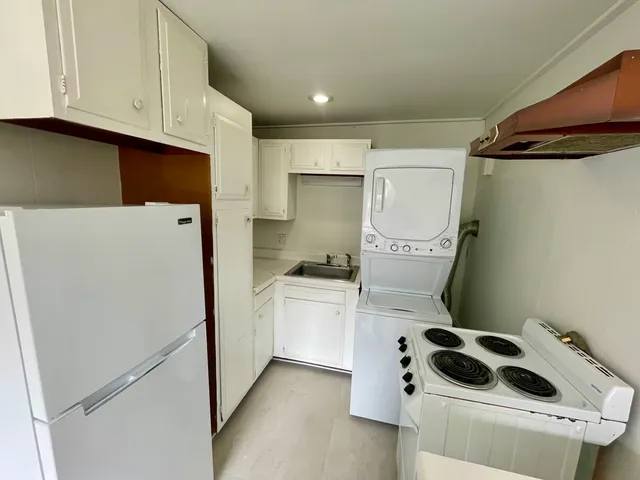 $1,250 | 4 Elm Avenue, Unit 3/4, Norwich, CT 06360