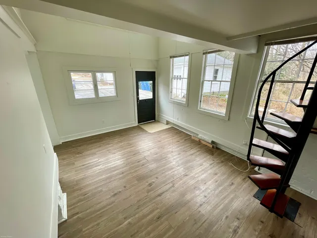 $1,250 | 4 Elm Avenue, Unit 3/4, Norwich, CT 06360