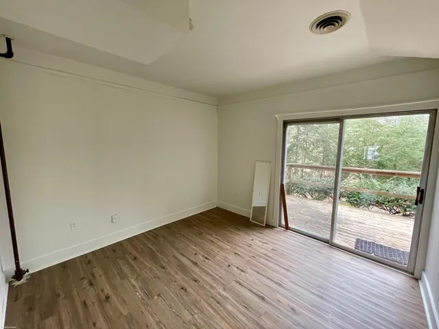 $1,250 | 4 Elm Avenue, Unit 3/4, Norwich, CT 06360