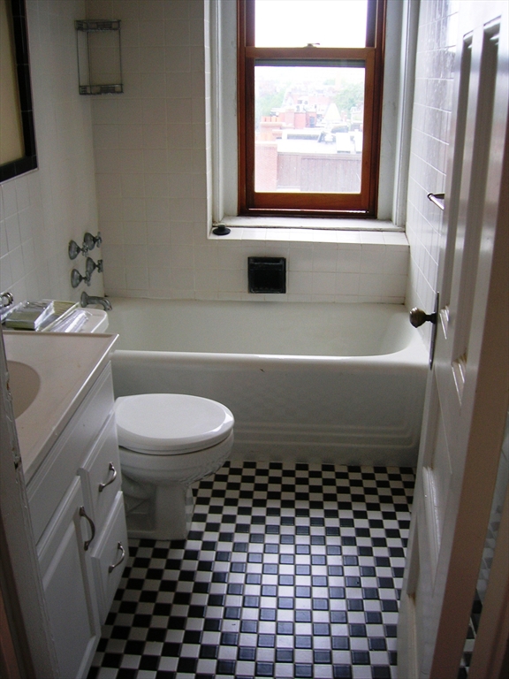 8 Garrison Street, Unit 706 Boston, MA 02116 - Photo 11 of 14 a bathroom with a toilet a sink and a bathtub