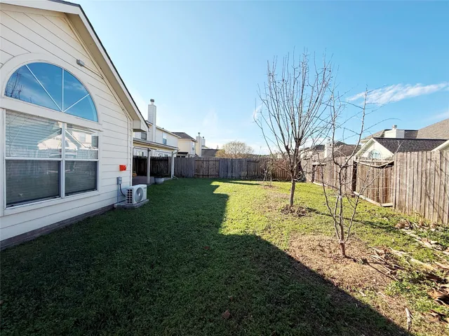 a view of a house with backyard