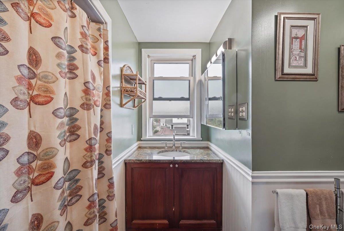 27 Faneuil Place New Rochelle, NY 10801 - Photo 24 of 34