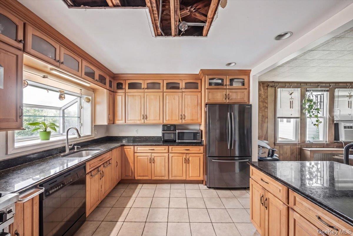 27 Faneuil Place New Rochelle, NY 10801 - Photo 6 of 34