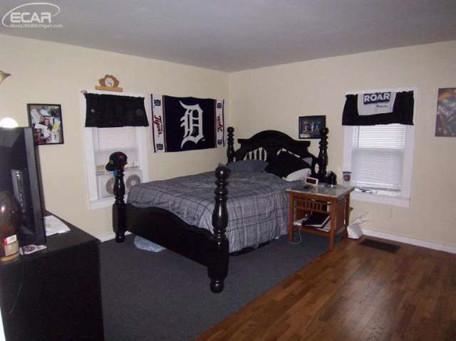 9472 Bray Road Millington, MI 48746 - Photo 7 of 14 20453199-6.JPG