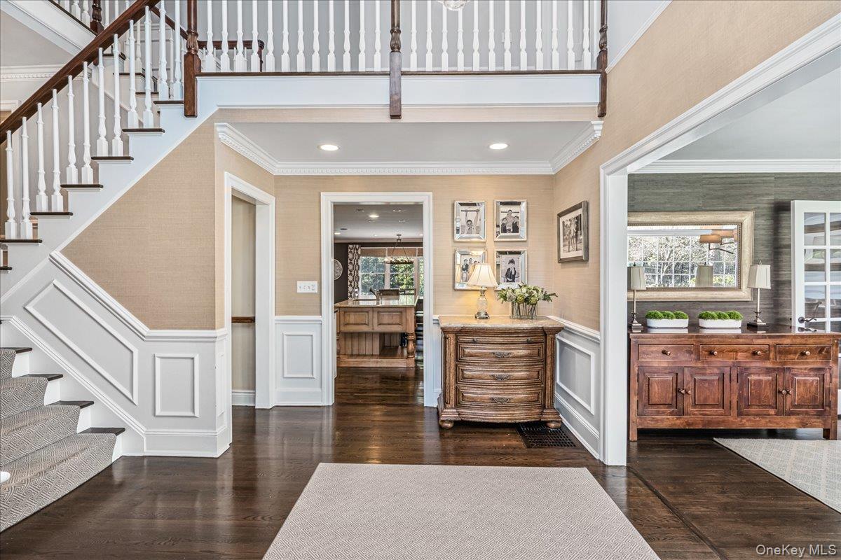 100 Elderfields Road Manhasset, NY 11030 - Photo 4 of 25