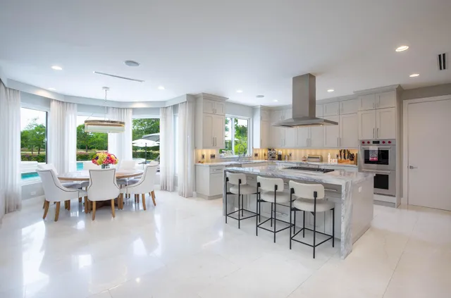a view of a livingroom with furniture window and outside view