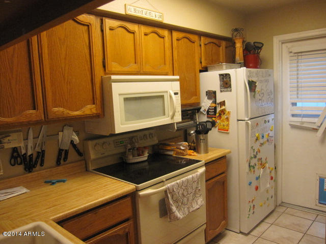 170 East Guadalupe Road, Unit 46 Gilbert, AZ 85234 - Photo 7 of 11 Kitchen facing back door
