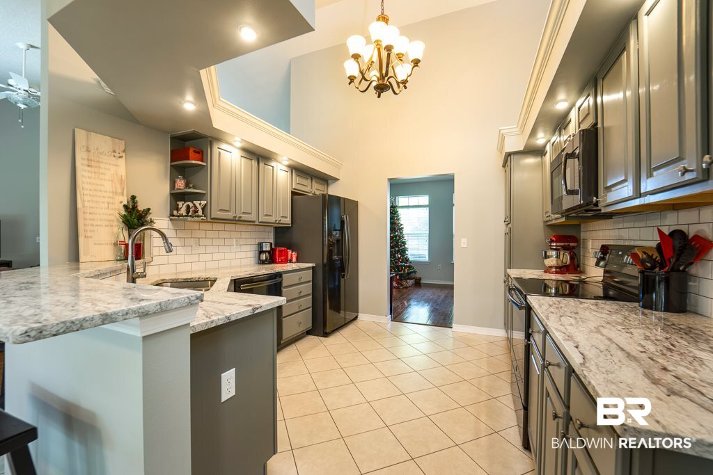 9546 Mosley Road Fairhope, AL 36532 - Photo 9 of 27 Kitchen