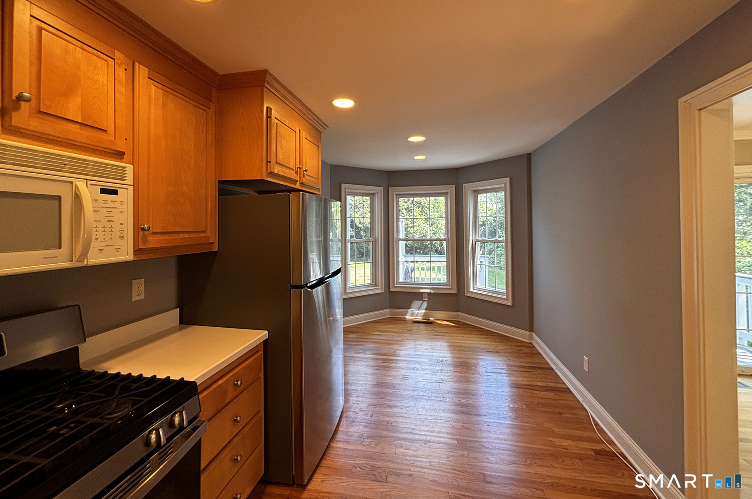 405 South Pine Creek Road Fairfield, CT 06824 - Photo 8 of 22