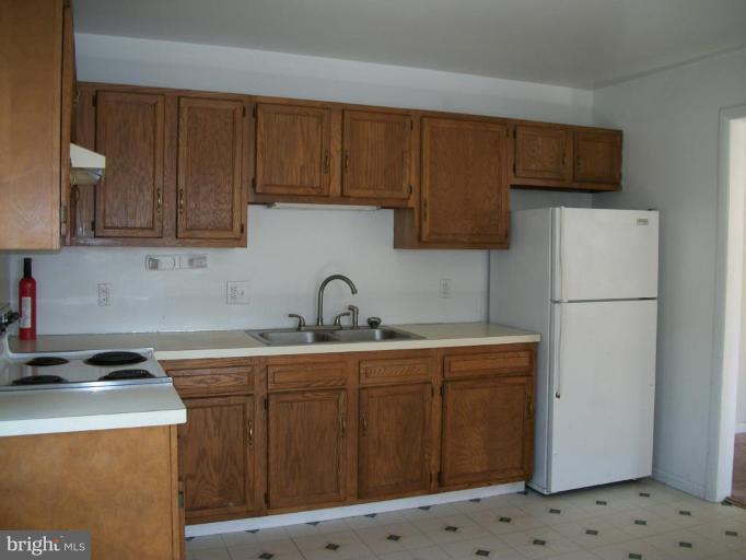 515521 Ridge Avenue Hagerstown, MD 21740 - Photo 2 of 4 Apartment Kitchen