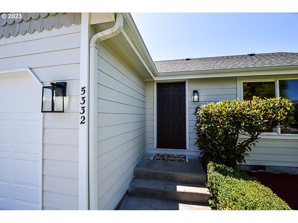5332 Bridgewater Drive Eugene, OR 97402 - Photo 4 of 28 a view of a house with a yard