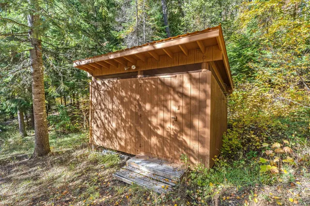 $400,000 | 2841 Sullivan Lake Road, Ione, WA 99139