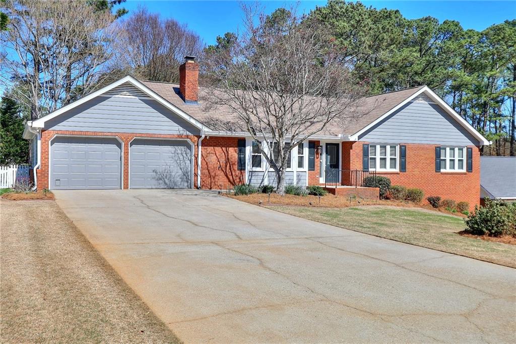 Well maintained 4BR brick and Hardiplank ranch on partial basement.