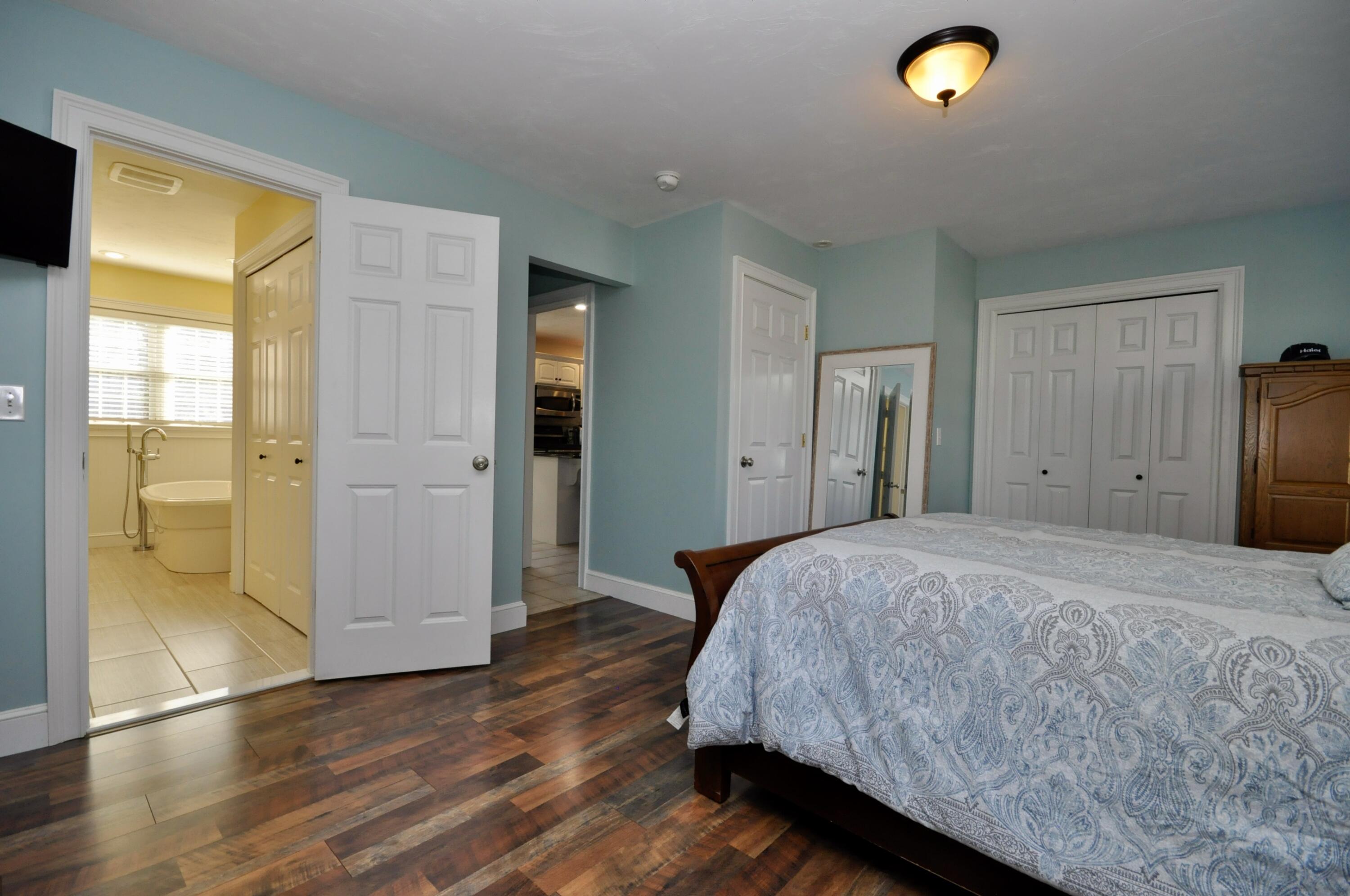 296 Mohawk Road Raynham, MA 02767 - Photo 17 of 34 _DSC0196