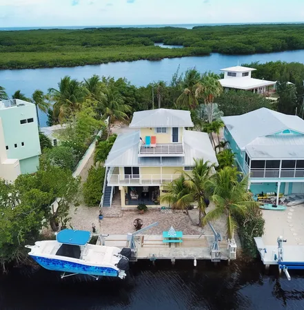$1,200,000 | 104 8th Lane, Key Largo, FL 33037