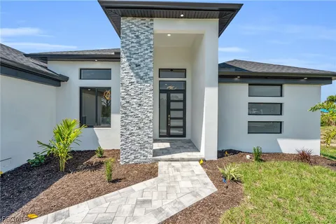 $750,000 | 9402 Arrid Circle, Port Charlotte, FL 33981