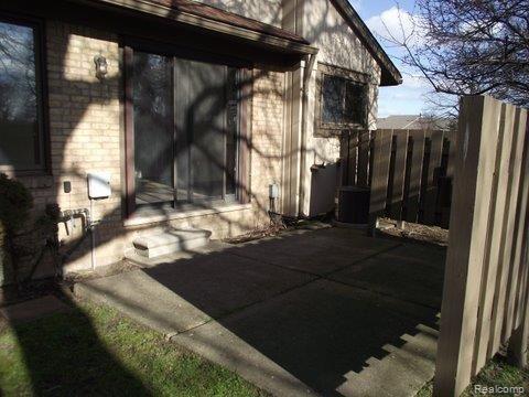 24009 Greenhill Road, Unit 112 Warren, MI 48091 - Photo 2 of 11 2.JPG