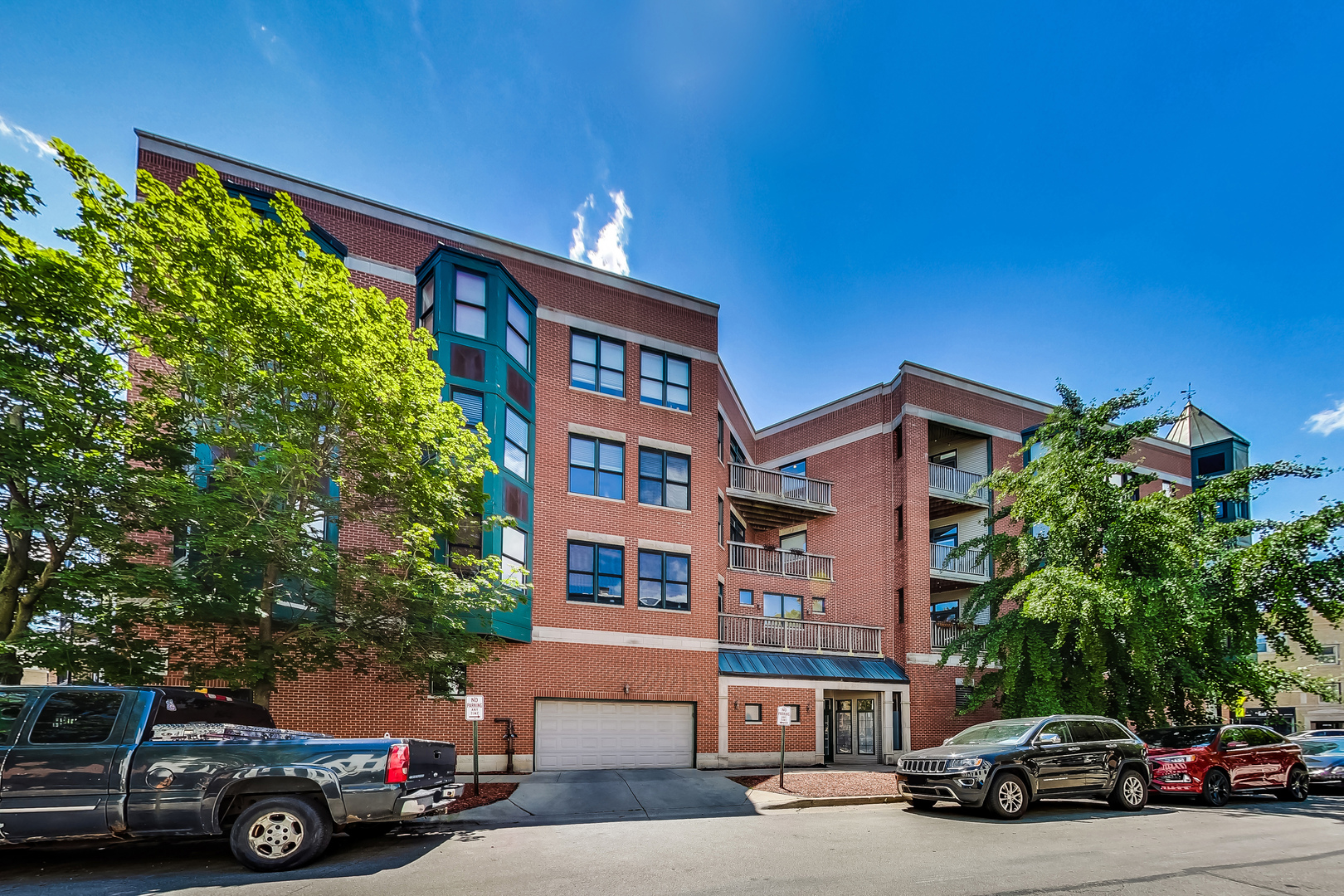 845 West Altgeld Street, Unit 2A Chicago, IL 60614 - Photo 1 of 24 a car parked in front of a building