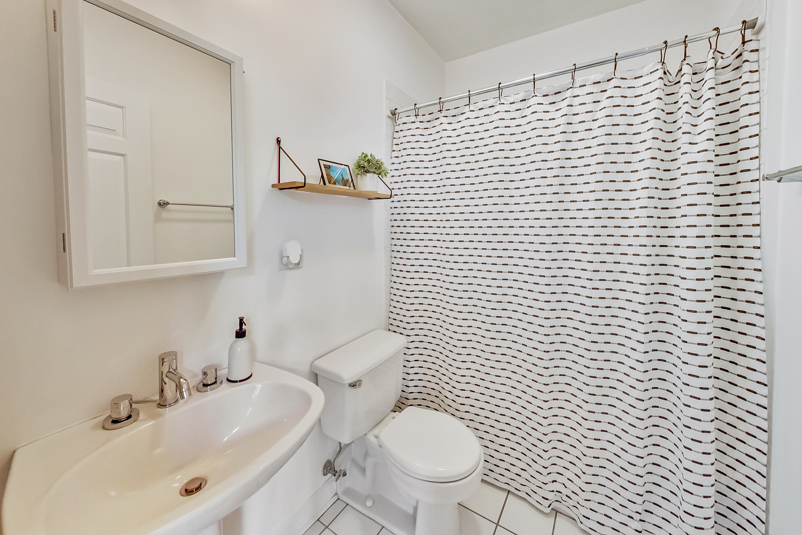 845 West Altgeld Street, Unit 2A Chicago, IL 60614 - Photo 12 of 24 a bathroom with a toilet sink and mirror