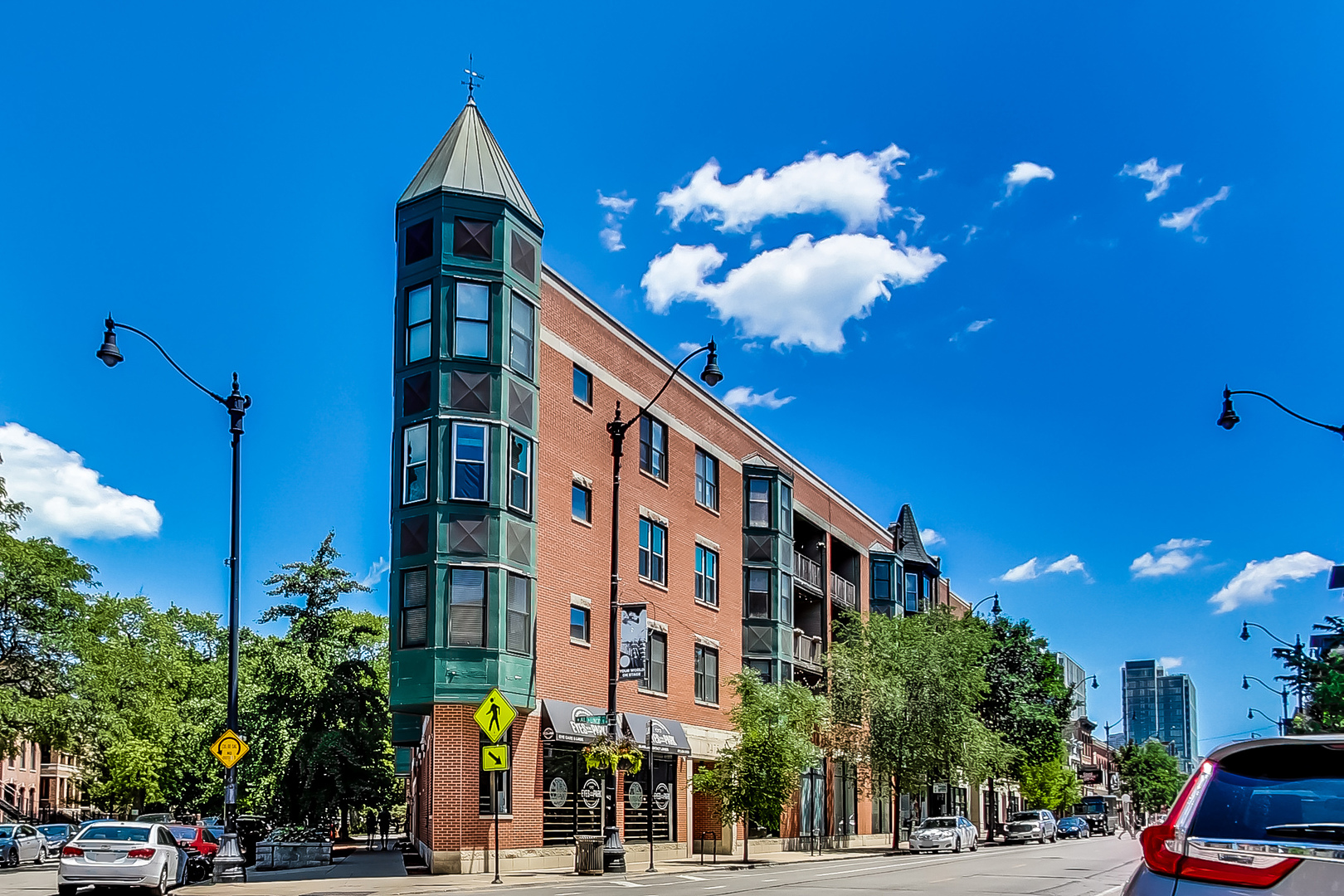 845 West Altgeld Street, Unit 2A Chicago, IL 60614 - Photo 2 of 24 a view of a building and a street