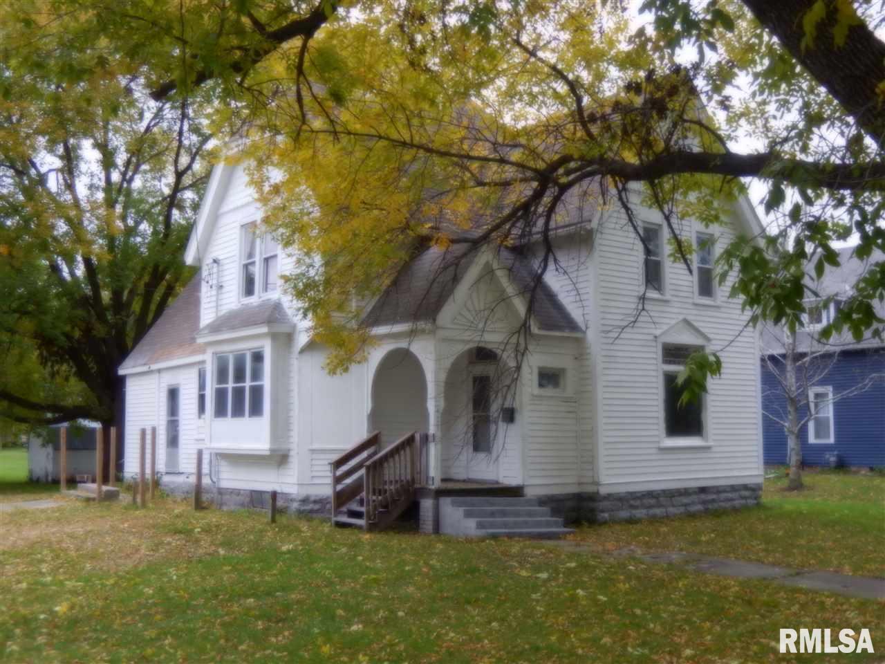 409 North Washington Street Carthage, IL 62321 - Photo 2 of 17