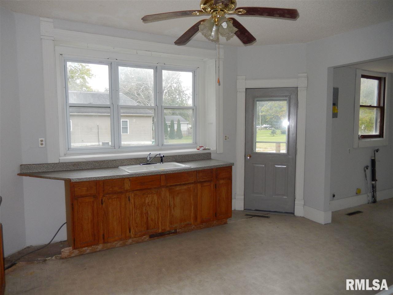 409 North Washington Street Carthage, IL 62321 - Photo 7 of 17
