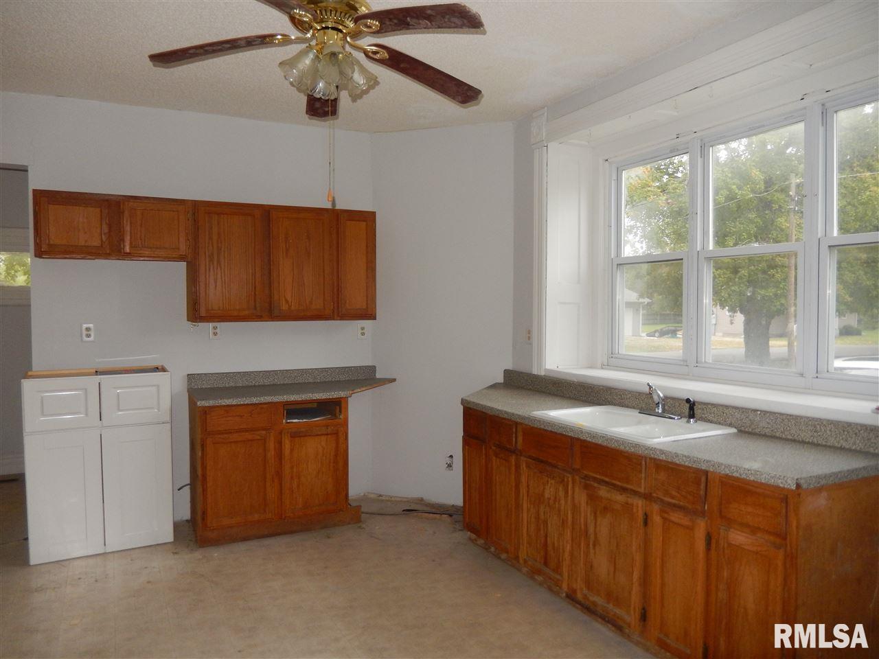409 North Washington Street Carthage, IL 62321 - Photo 8 of 17
