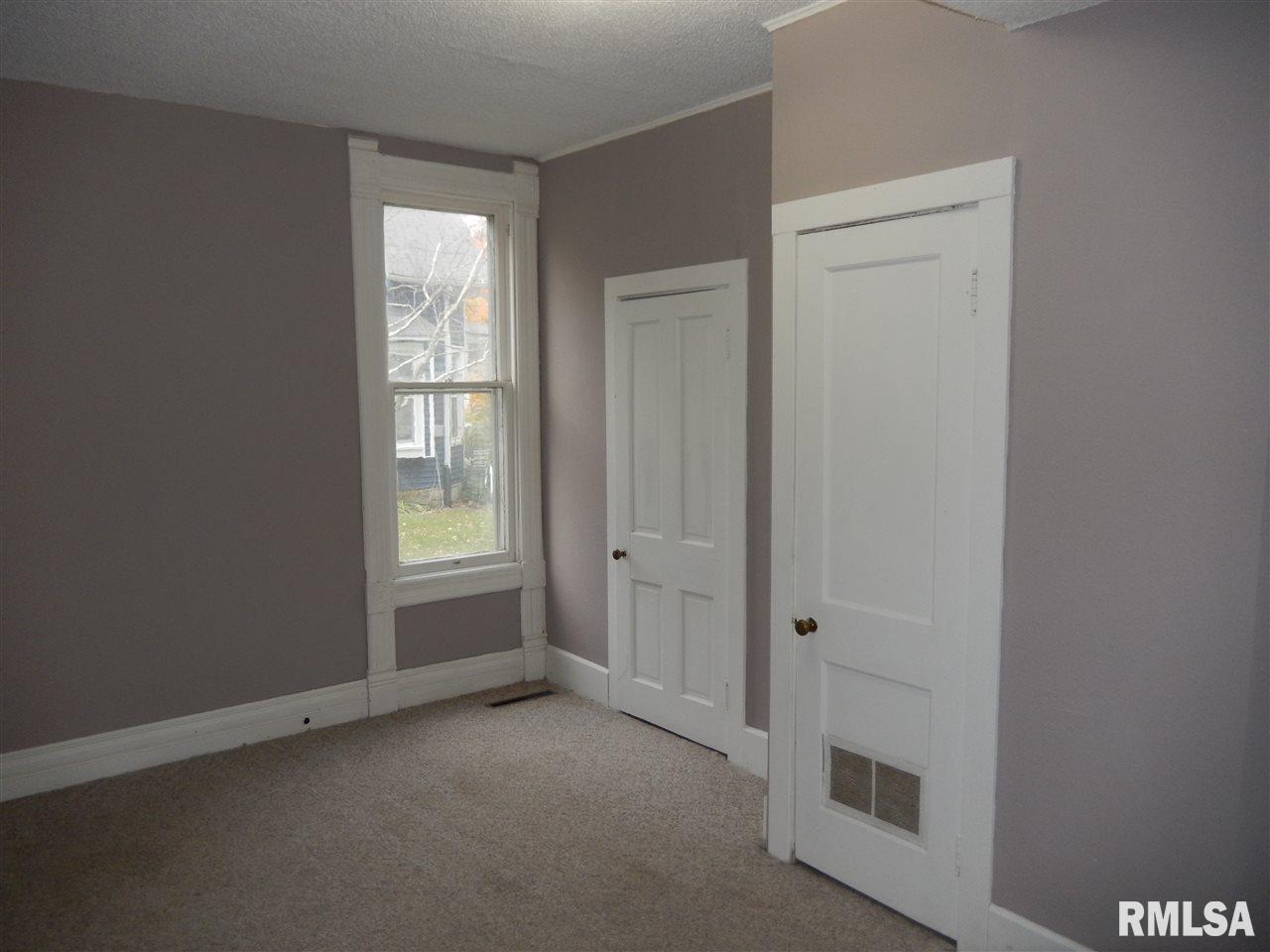 409 North Washington Street Carthage, IL 62321 - Photo 9 of 17