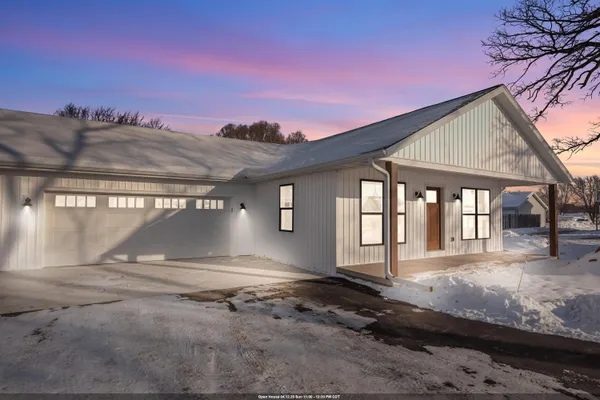 $325,900 | W5311 East Pioneer Road, Fond du Lac, WI 54935