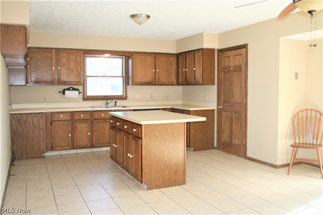 3858 Rolling Ridge Road Northeast Canton, OH 44721 - Photo 4 of 14 Kitchen with large eat-in area. Additional seating at island.