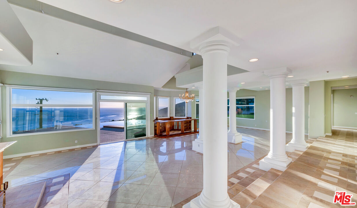 4237 Avenida De La Encinal Malibu, CA 90265 - Photo 11 of 24 a view of a living room