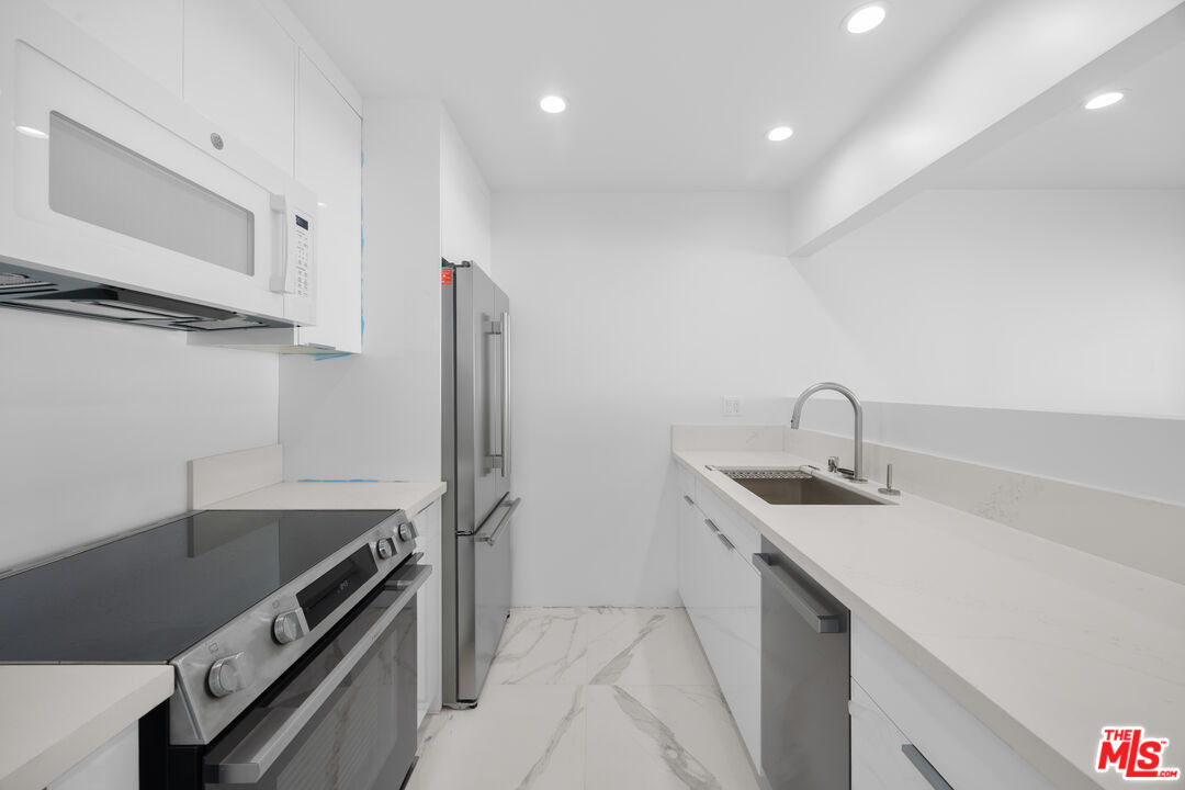 21 1/2 Wavecrest Avenue Venice, CA 90291 - Photo 14 of 29 a kitchen that has a sink a stove and a refrigerator