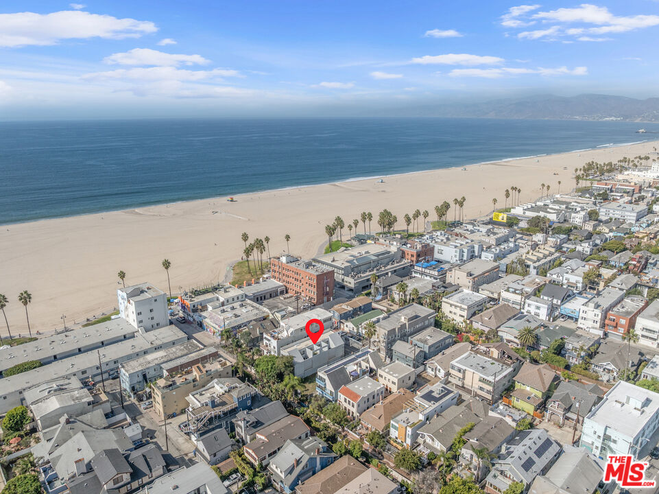 21 1/2 Wavecrest Avenue Venice, CA 90291 - Photo 2 of 29 a view of outdoor space with mountain view