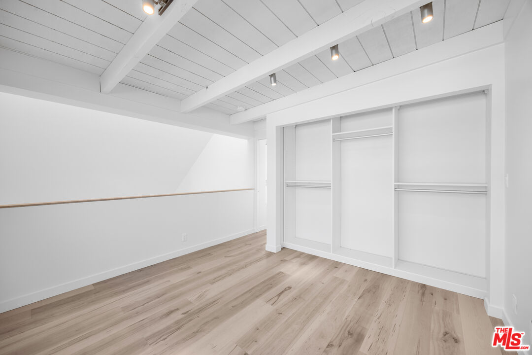 21 1/2 Wavecrest Avenue Venice, CA 90291 - Photo 22 of 29 an empty room with wooden floor