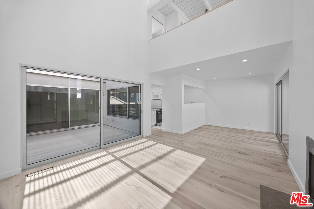 21 1/2 Wavecrest Avenue Venice, CA 90291 - Photo 9 of 29 a view of an empty room with glass door