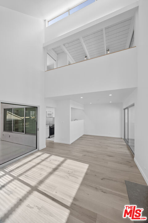 21 1/2 Wavecrest Avenue Venice, CA 90291 - Photo 10 of 29 a view of an empty room