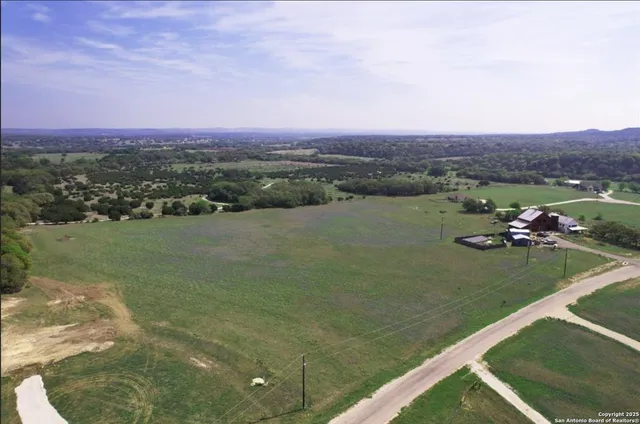 $225,000 | 348 Lipan Apache, Blanco, TX 78606