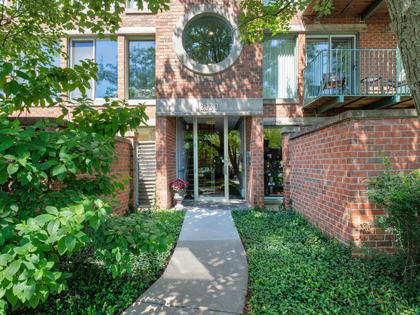 $925,000 | 2030 Arbor Lane, Unit 101, Northfield, IL 60093