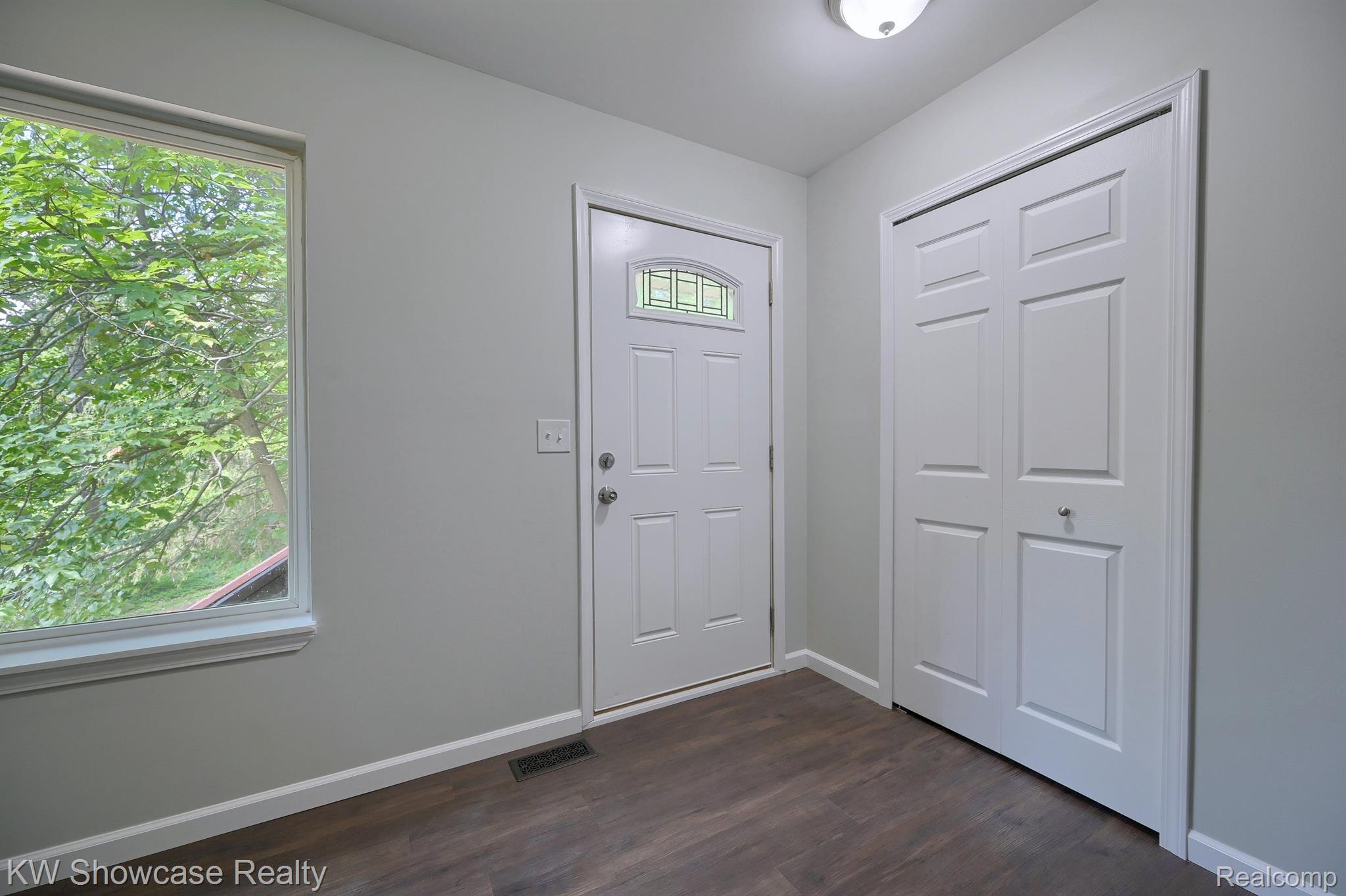 2866 Haley Road White Lake, MI 48383 - Photo 3 of 28 Gallery Image 3
