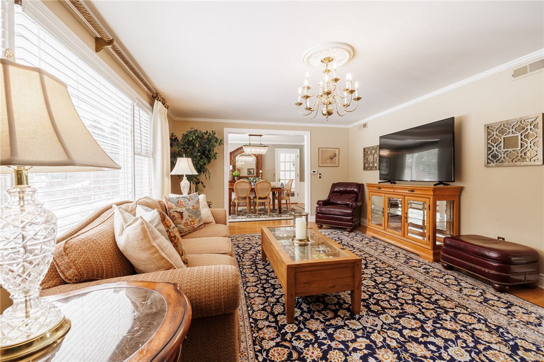 9 Bromley Road Pittsford, NY 14534 - Photo 5 of 36